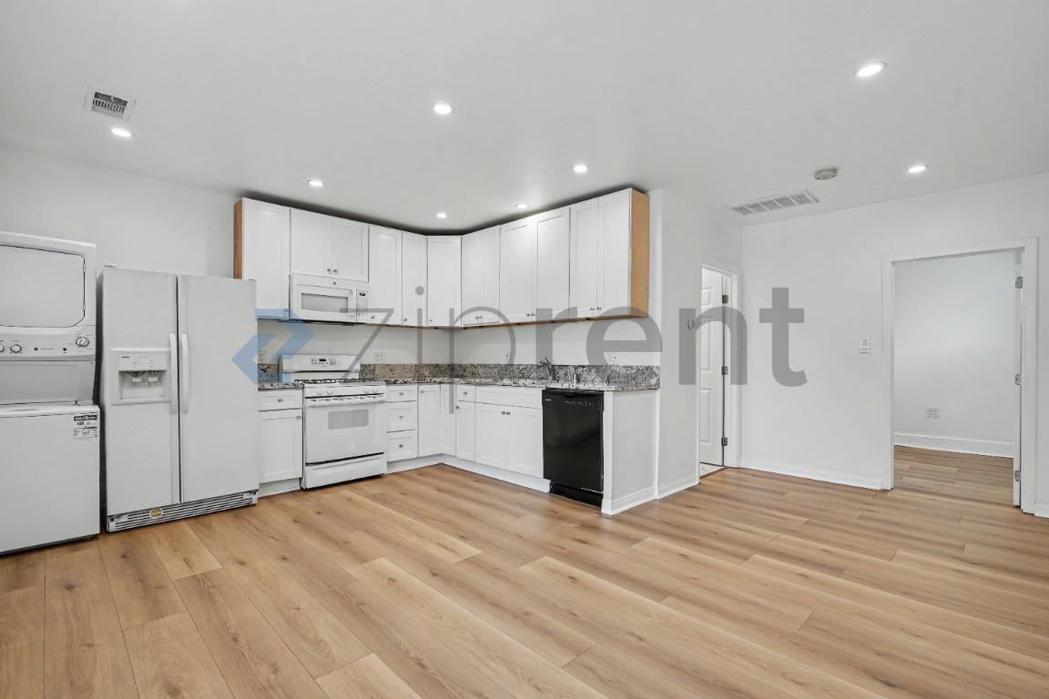 2039 Warren St - Photo 5 of 16