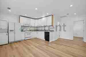 featured image of 2039 Warren St