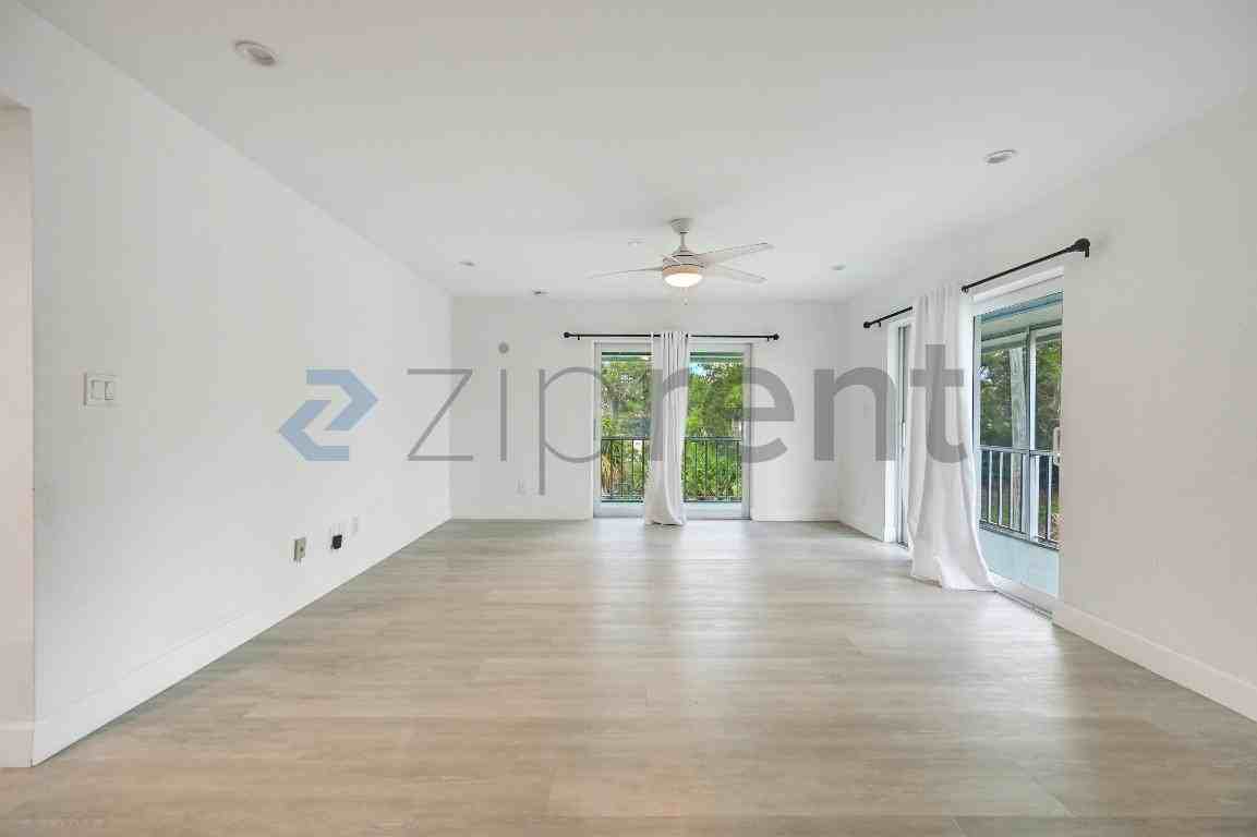 232 Palm Dr #6 - Photo 6 of 27
