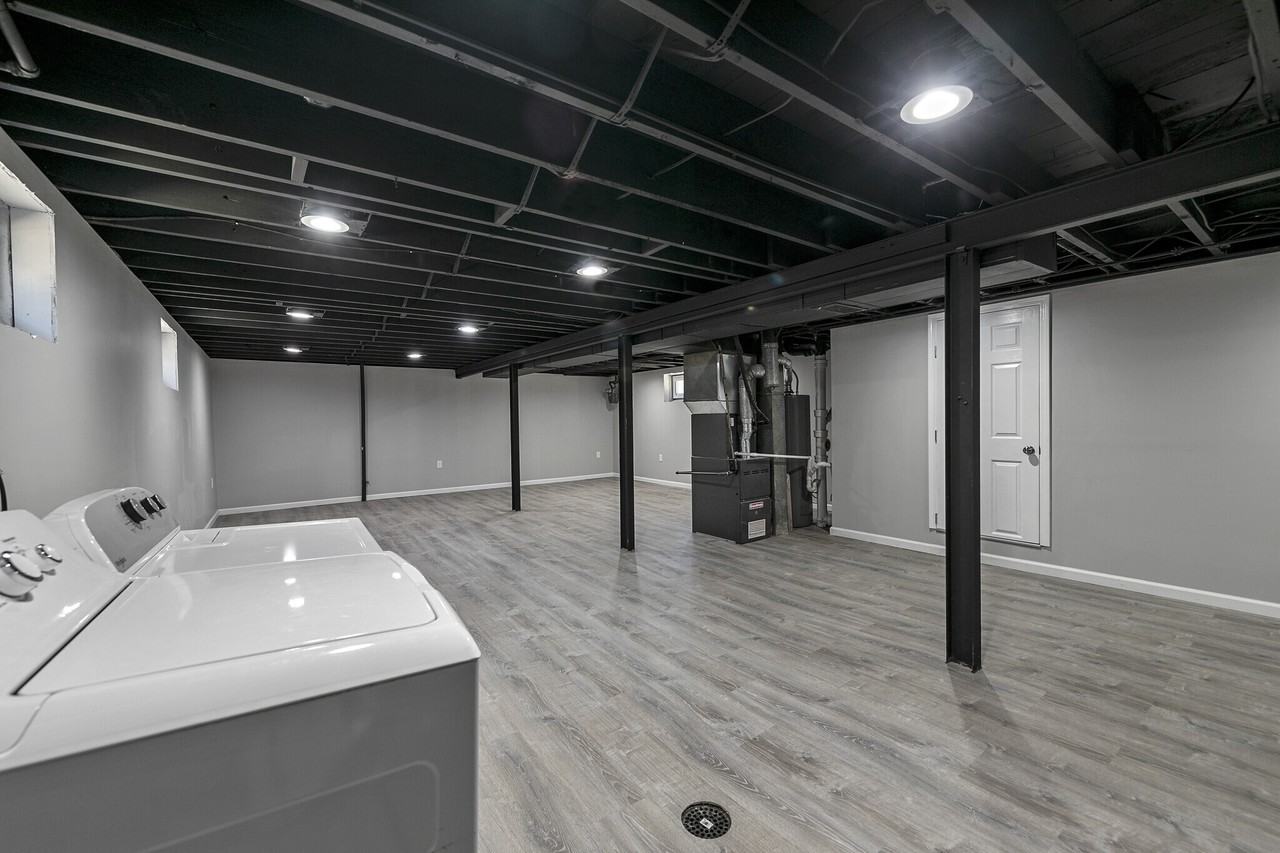 905 Russell Blvd #8796950 - Photo 7 of 22