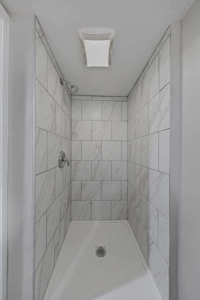 905 Russell Blvd #8796950 - Photo 2 of 22
