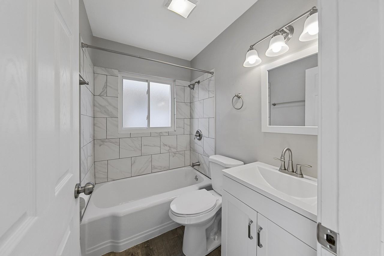 905 Russell Blvd #8796950 - Photo 5 of 22