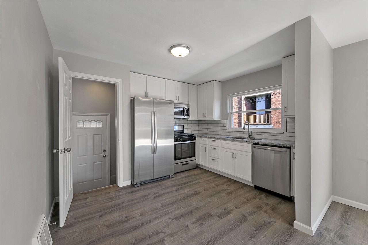 905 Russell Blvd #8796950 - Photo 6 of 22