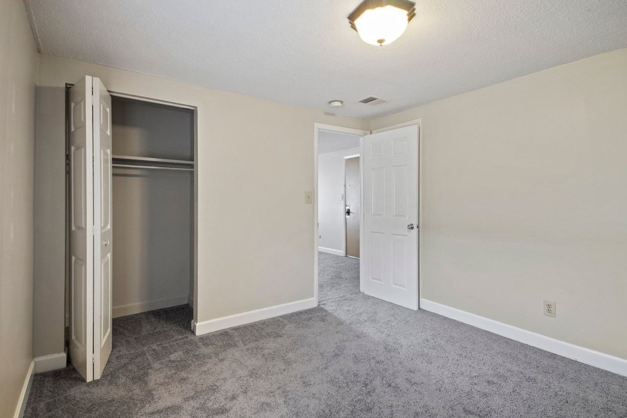 Balsam Avenue Apartments: The Courts - Photo 7 of 25