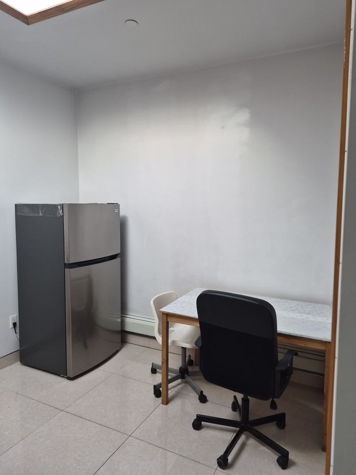 300 68th St #2 - Photo 2 of 10