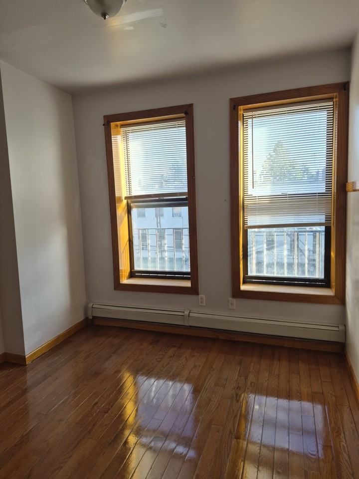 300 68th St #2 - Photo 4 of 10