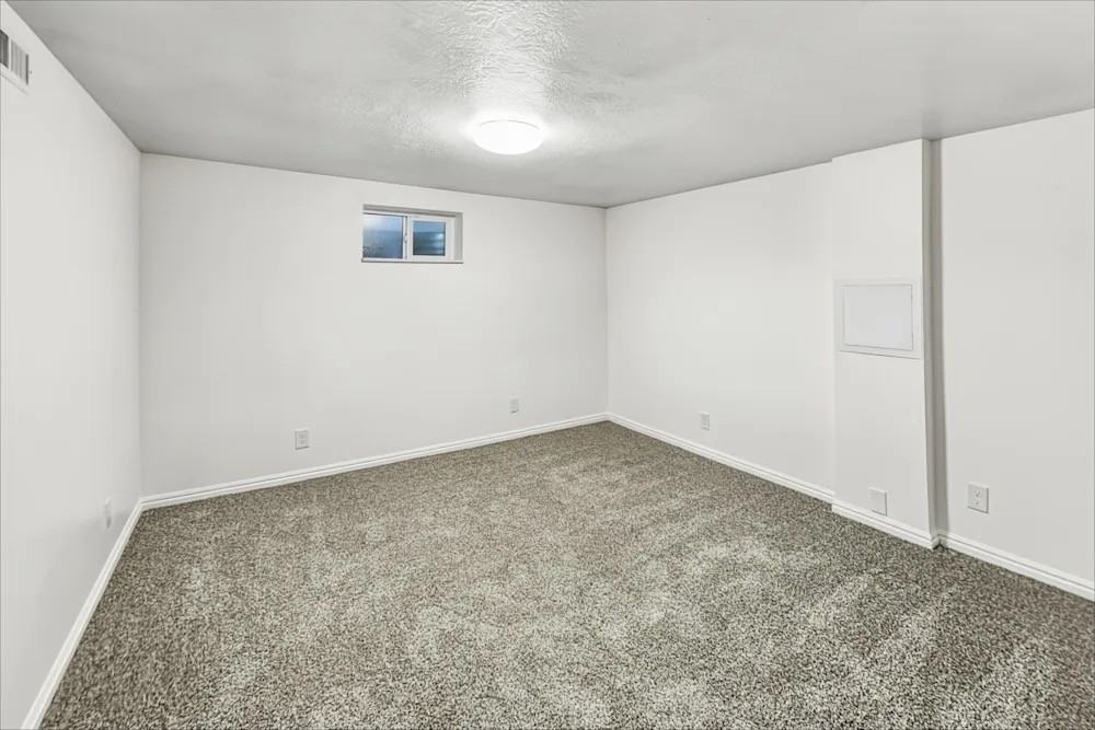 2955 Fillmore St Ne #NA - Photo 2 of 5