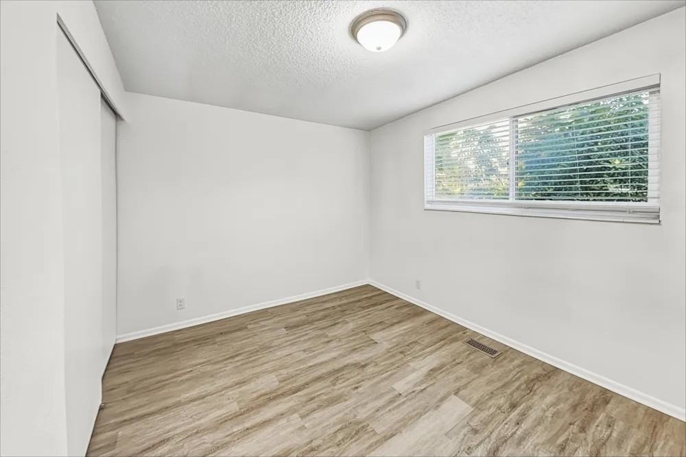 2955 Fillmore St Ne #NA - Photo 3 of 5