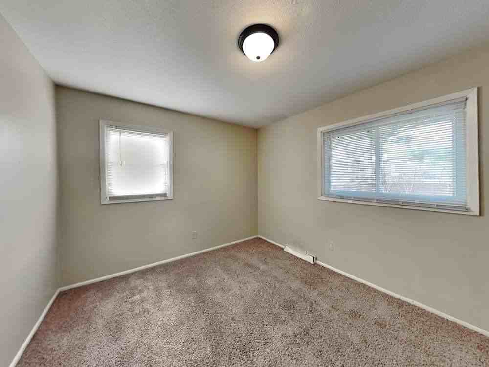2955 Fillmore St Ne #NA - Photo 4 of 5