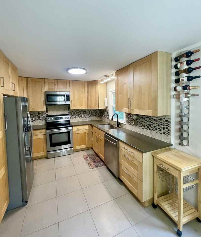 3814 Usher Ct - Photo 3 of 24