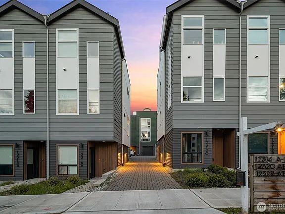 12322 14th Ave Ne #B - Photo 3 of 27