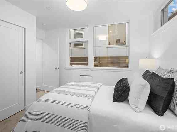12322 14th Ave Ne #B - Photo 6 of 27