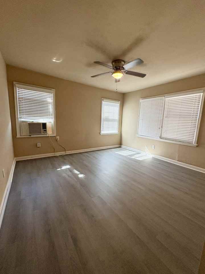 2431 Shakespeare St #1 - Photo 3 of 11