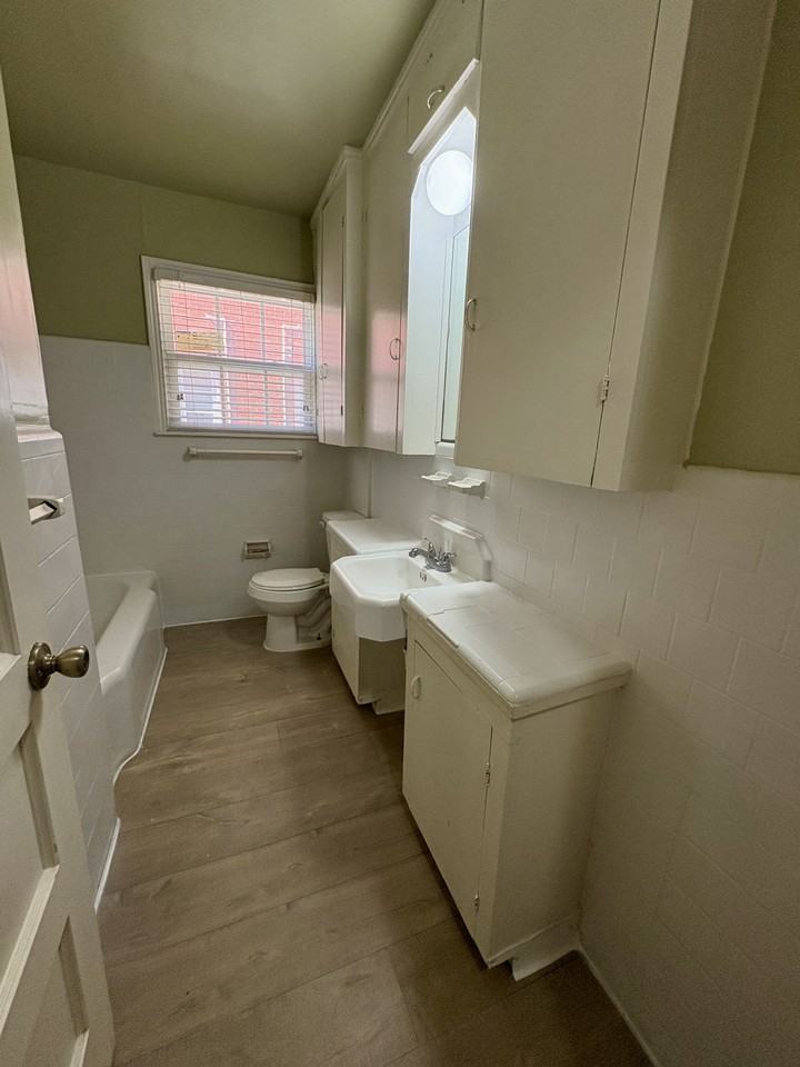 2431 Shakespeare St #1 - Photo 4 of 11