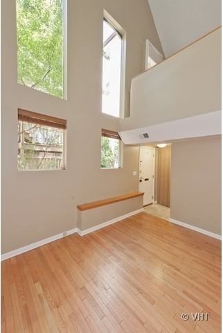 1033 W Wolfram St #NA - Photo 6 of 25