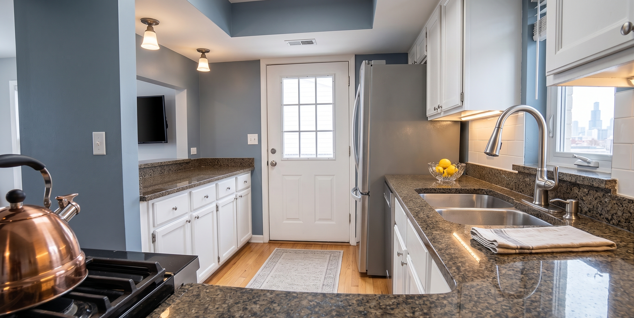 1033 W Wolfram St #NA - Photo 7 of 25