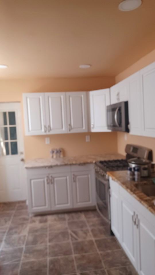 2420 W Seybert St #NA - Photo 3 of 9