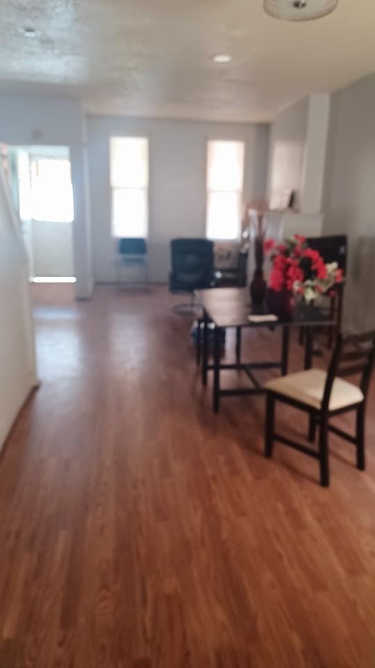 2420 W Seybert St #NA - Photo 5 of 9