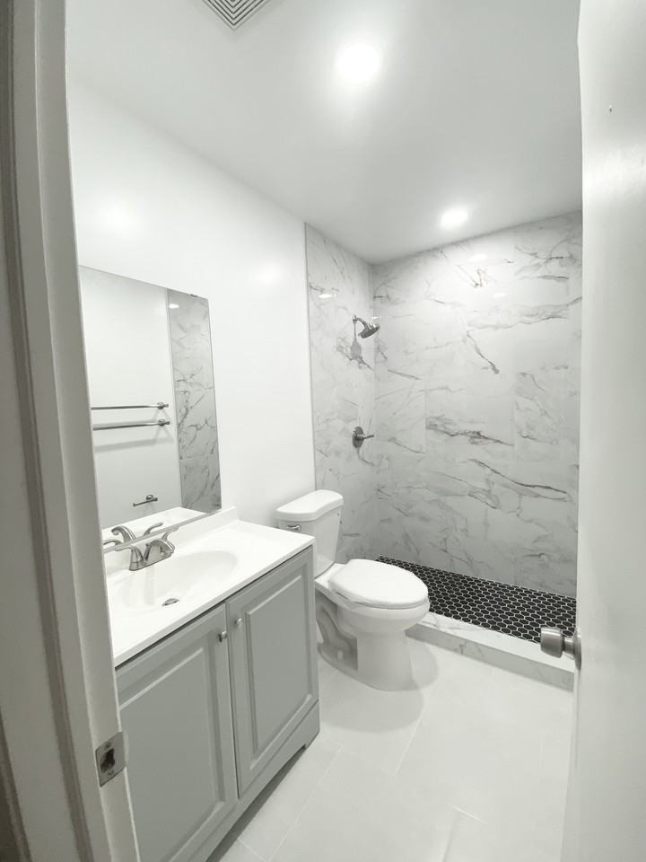 2230 Ne 56th Pl #210 - Photo 6 of 13