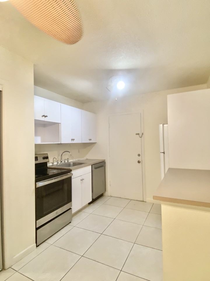 2230 Ne 56th Pl #210 - Photo 7 of 13