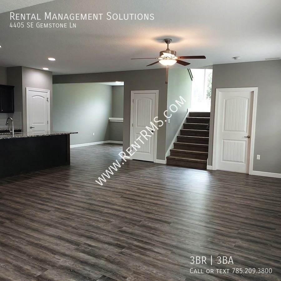 4405 Se Gemstone Ln - Photo 2 of 33