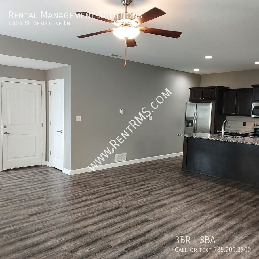 4405 Se Gemstone Ln - Photo 3 of 33