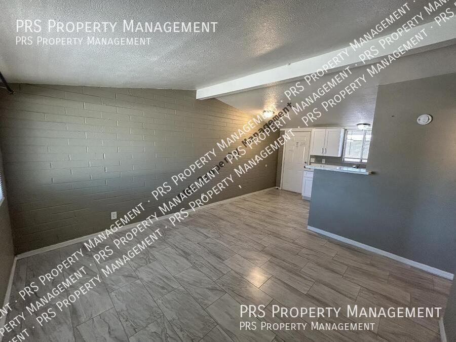 761 N Delaware St #A - Photo 4 of 26