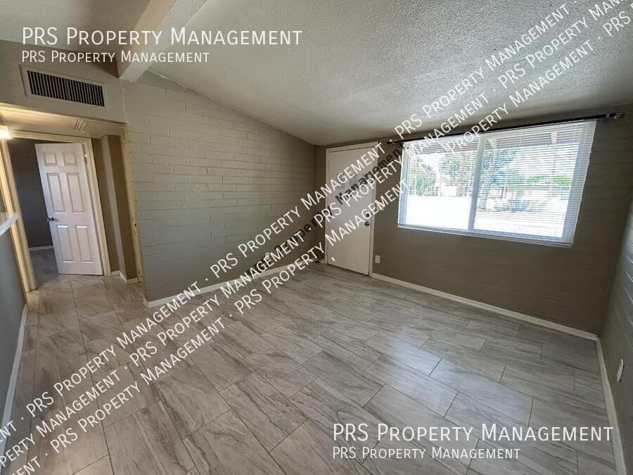 761 N Delaware St #A - Photo 5 of 26