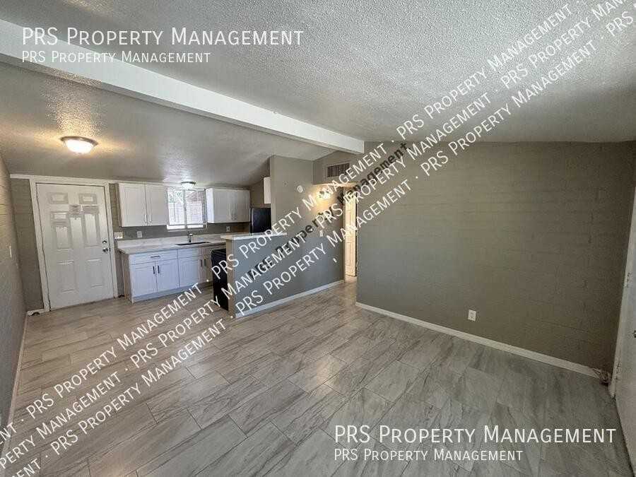 761 N Delaware St #A - Photo 6 of 26
