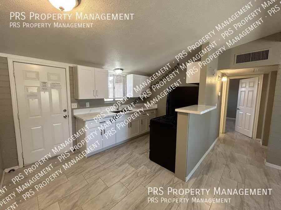 761 N Delaware St #A - Photo 7 of 26