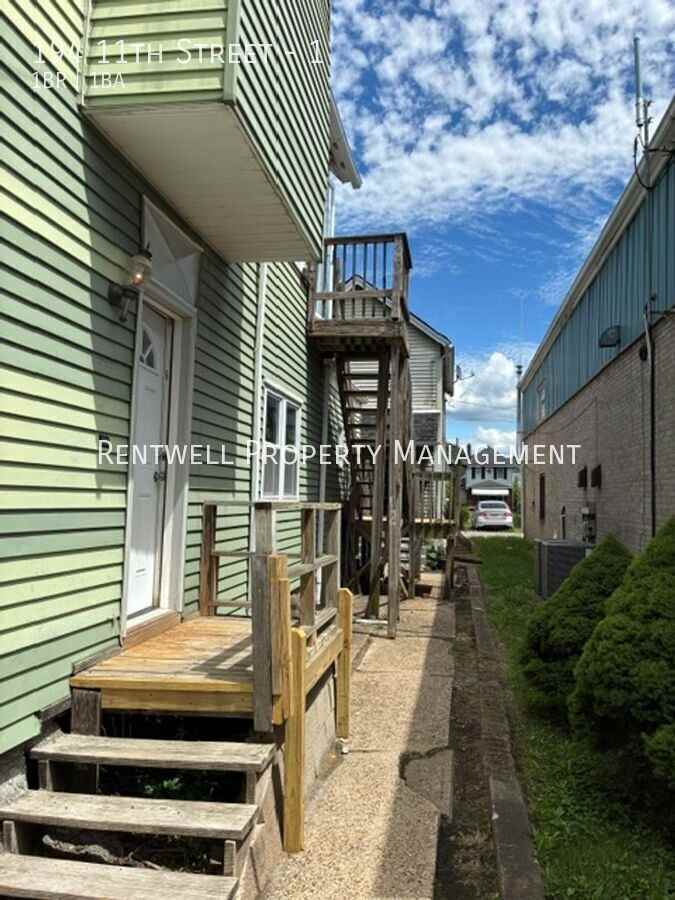 194 11th St #1 - Photo 2 of 7