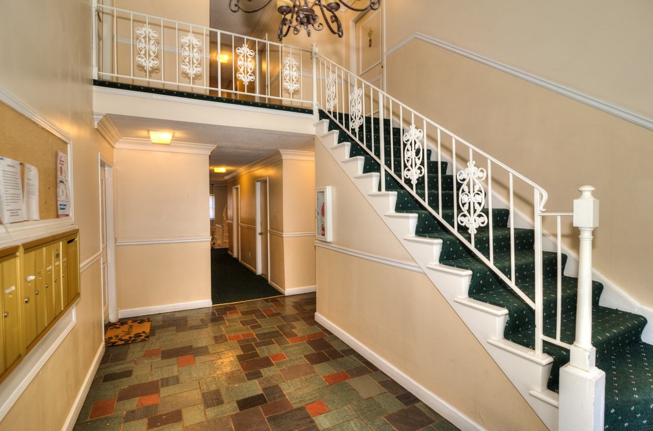 6851 Roswell Rd Ne #H11 - Photo 4 of 35