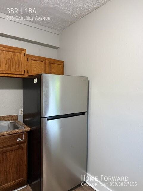 235 Carlisle Ave - Photo 3 of 7
