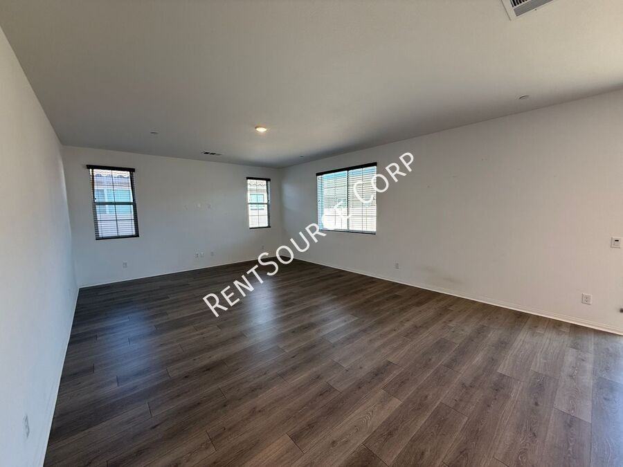 6030 W Avenue J9 - Photo 4 of 36