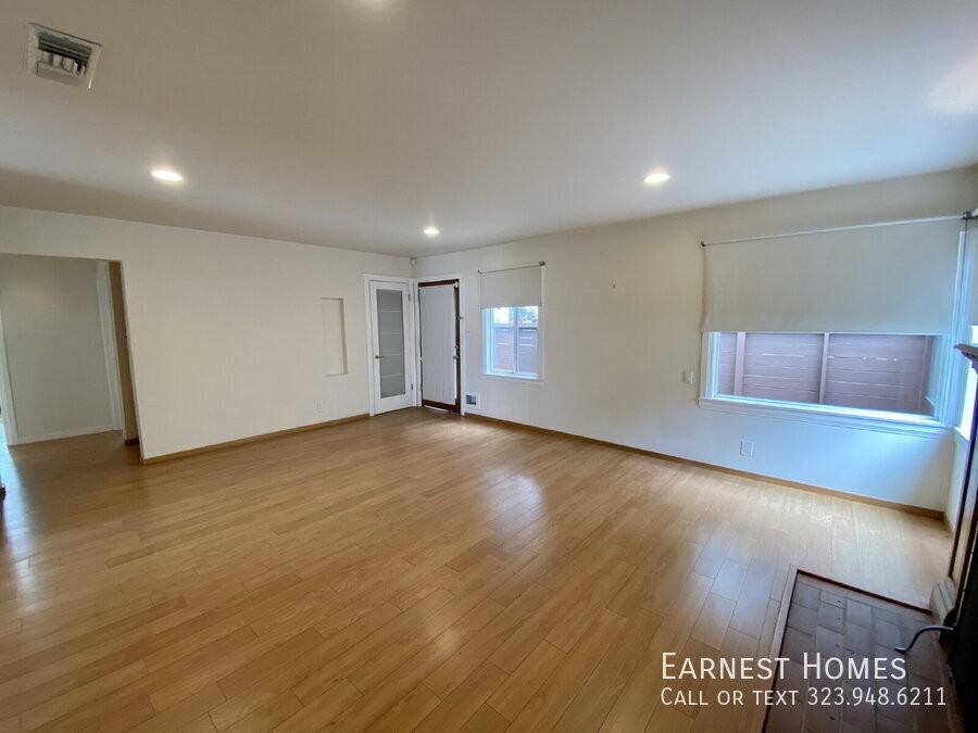 2577 S Bundy Dr - Photo 4 of 29