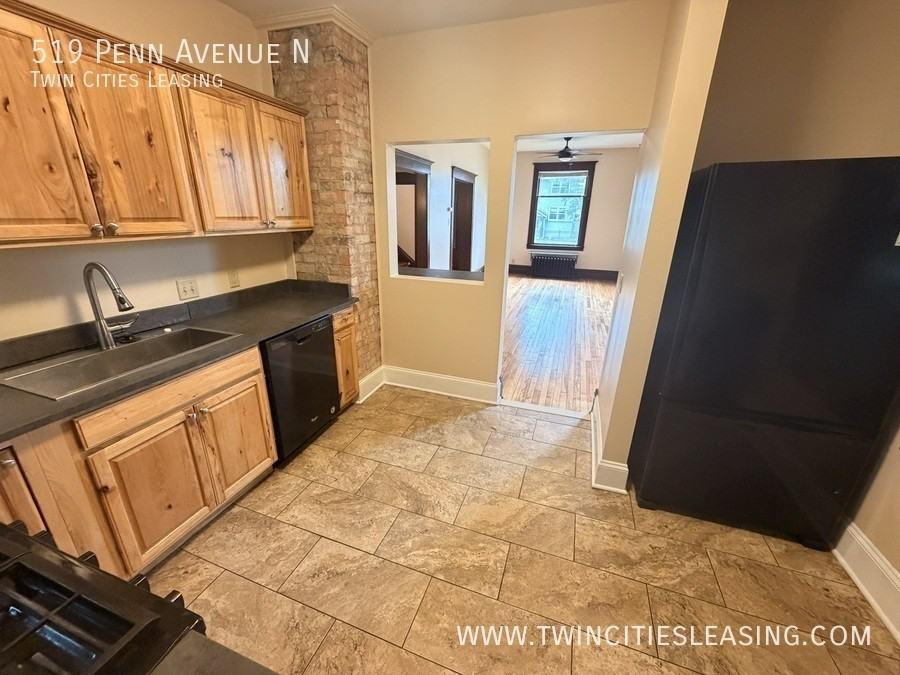 519 Penn Ave N - Photo 5 of 24