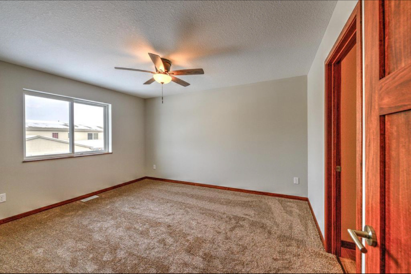 421 Sierra Pl - Photo 3 of 16