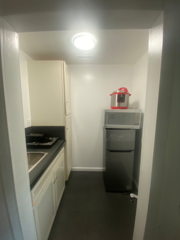 1914 Calvert St #B - Photo 3 of 6