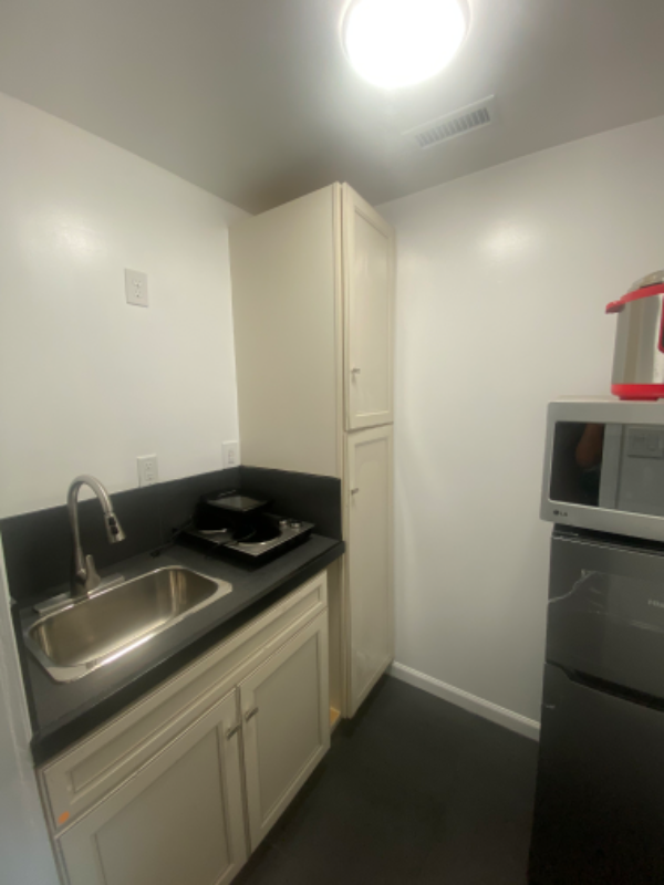 1914 Calvert St #B - Photo 4 of 6