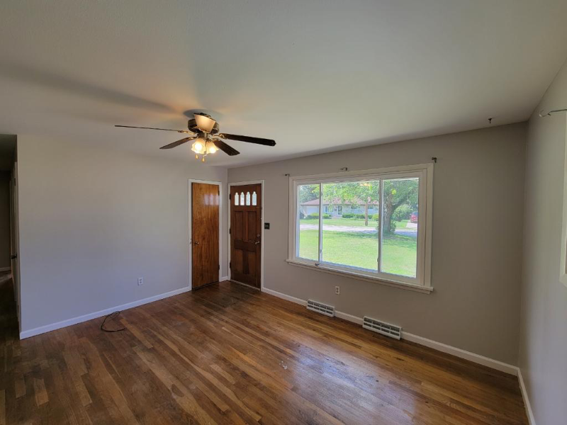 3913 Alan Dr - Photo 2 of 15
