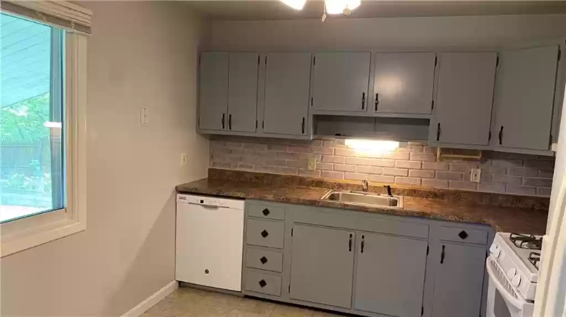 3913 Alan Dr - Photo 5 of 15