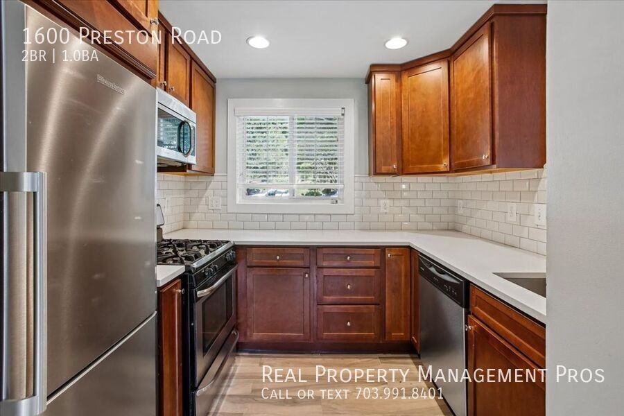 1600 Preston Rd - Photo 7 of 36