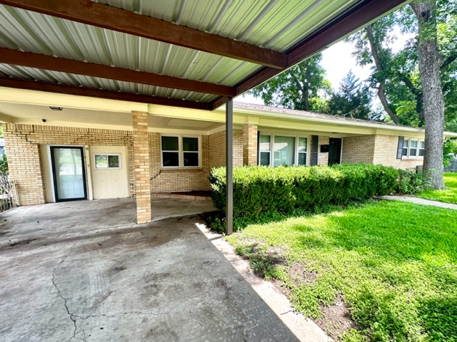 1317 Hillside St - Photo 3 of 20
