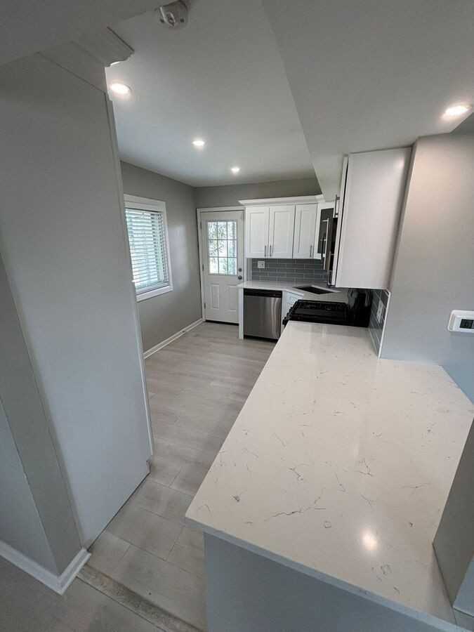 651 W Park Ave #C - Photo 4 of 10