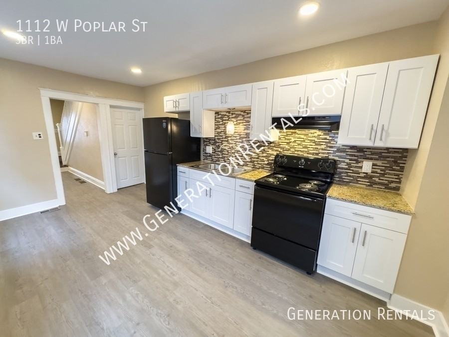 1112 W Poplar St - Photo 2 of 16