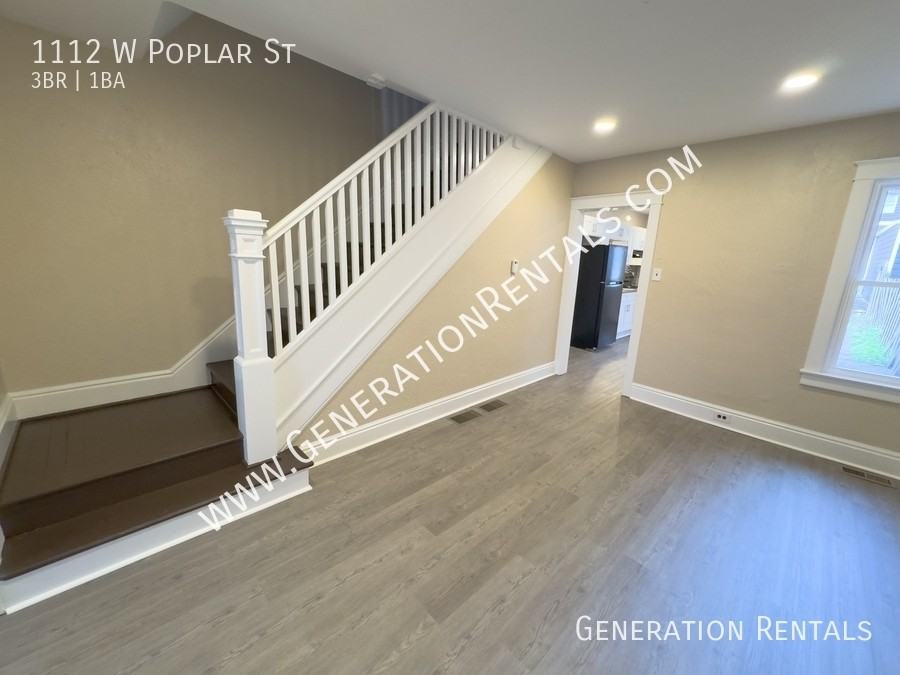 1112 W Poplar St - Photo 3 of 16