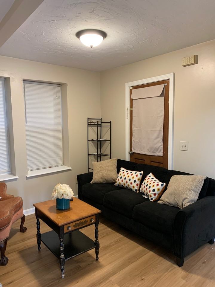 1227 Sea St #1 - Photo 4 of 6