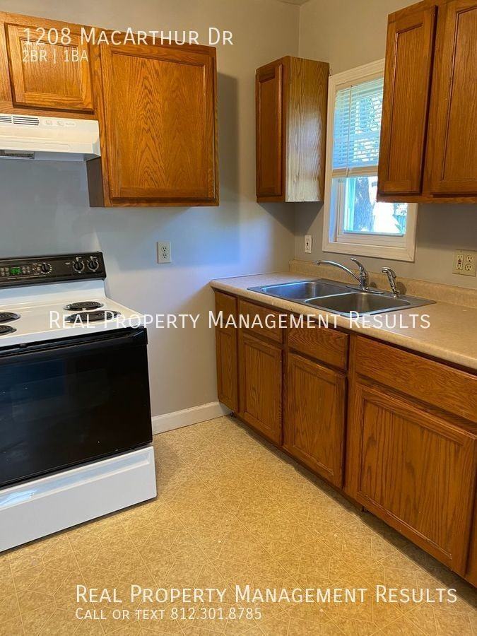 1208 Macarthur Dr - Photo 4 of 16