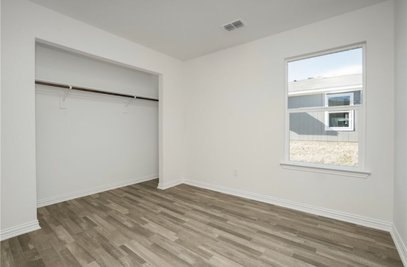 1123 N 13th St #B - Photo 3 of 6