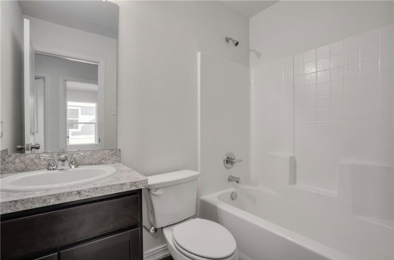 1123 N 13th St #B - Photo 5 of 6